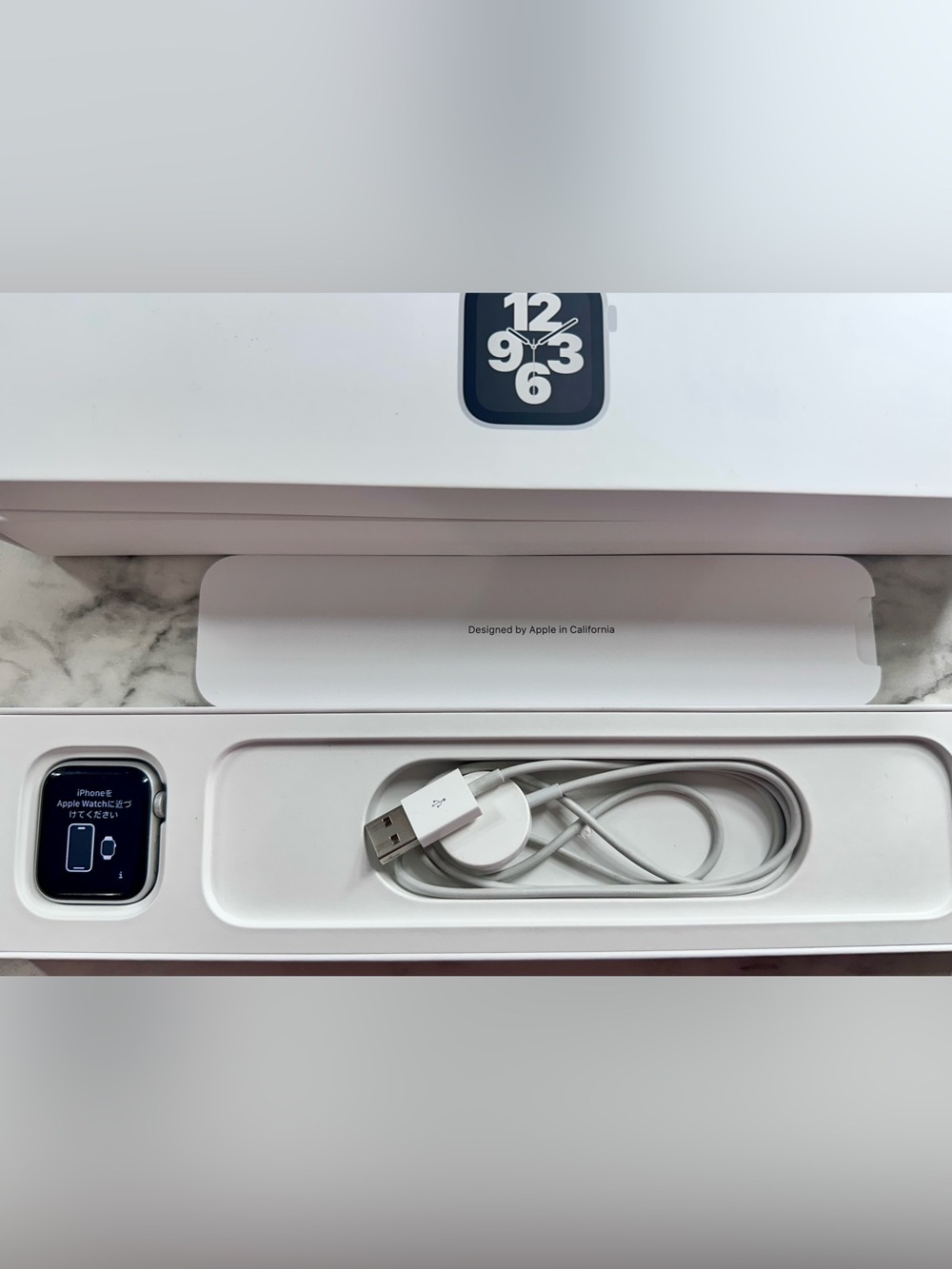 Apple Watch SE 40MM w/ Box, Magnetic Charging Cable & 6 Bands